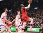 Feb 1, 2026; Toronto, Ontario, CAN; Toronto Raptors forward RJ Barrett (9) drives to the basket against Utah Jazz center Jusuf Nurkic (30) and forward Lauri Markkanen (23) in the first half at Scotiabank Arena. Mandatory Credit: Dan Hamilton-Imagn Images/Foto: Dan Hamilton
