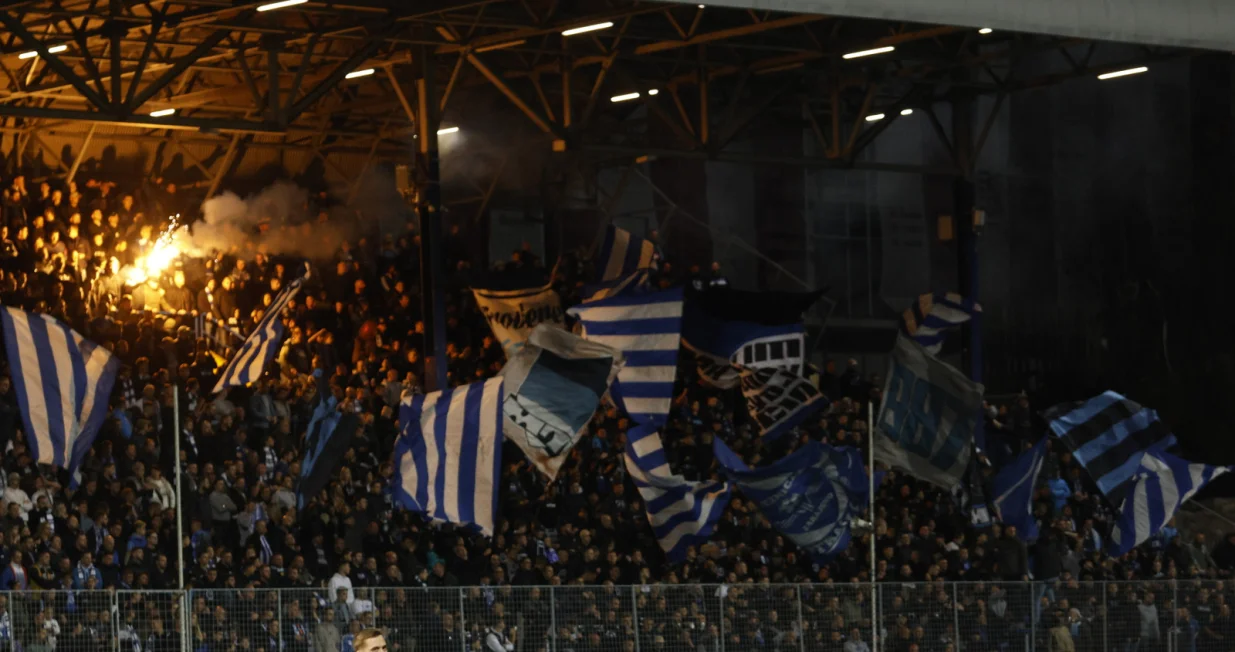 Manijaci na istočnoj tribini stadiona Grbavica/Foto: 