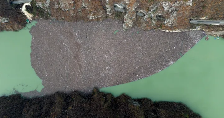 Drina zagu&scaron;ena otpadom/Anadolija/