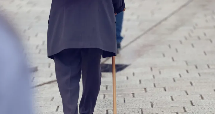 Ilustracija stariji ljudi, penzioneri juni 2023/Senad Gubelić