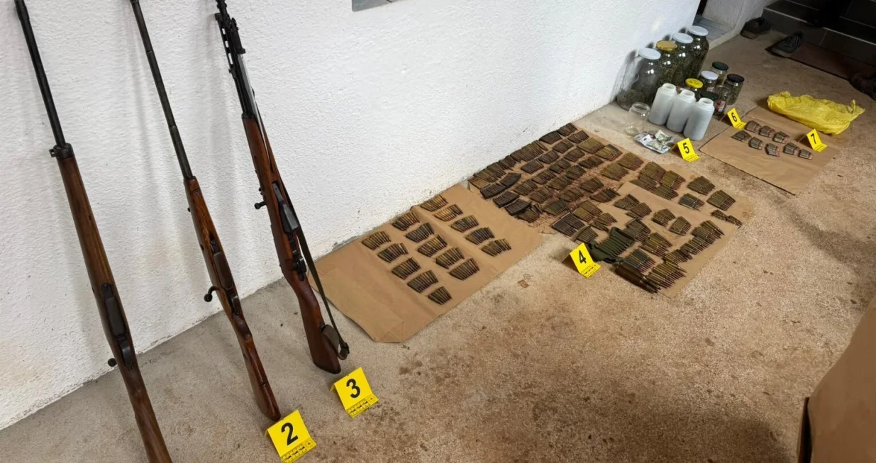 Oduzeti droga i oružje/MUP HNK/