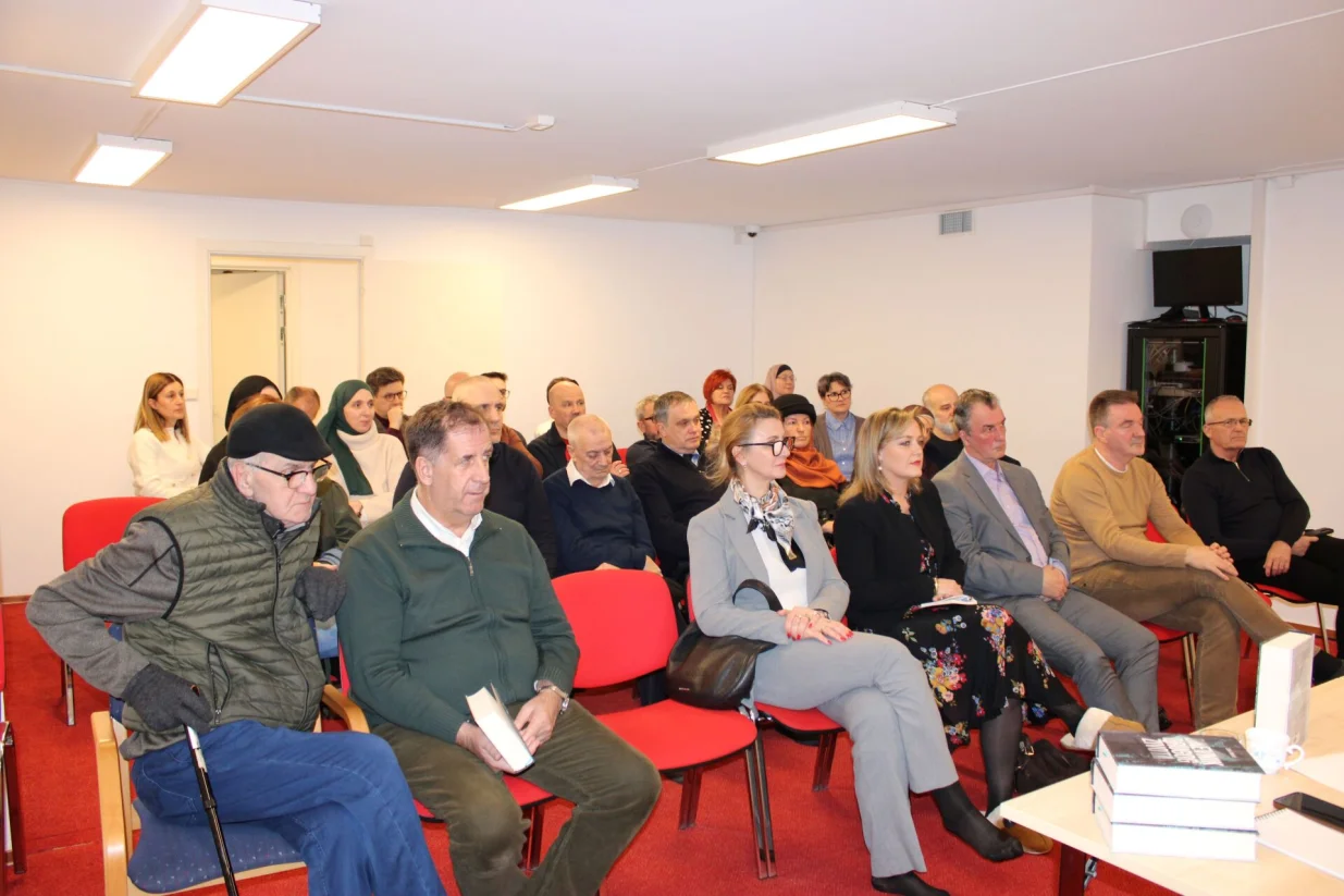 U Islamskom kulturnom centru Bo&scaron;njaka u Oslu održana je promocija knjige "Dnevnik drugog života"&nbsp;autora Edina Mezita/Fahro Konjhodžić