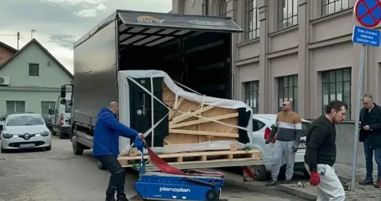 Nabavka klavira za gradonačelnika Bijeljine/Atv