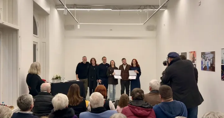 Dobitnici stipendija Fondacije Zlatko Karahodžić: Amila Mrkonja, Emilija Novaković i Said Tutnjević//