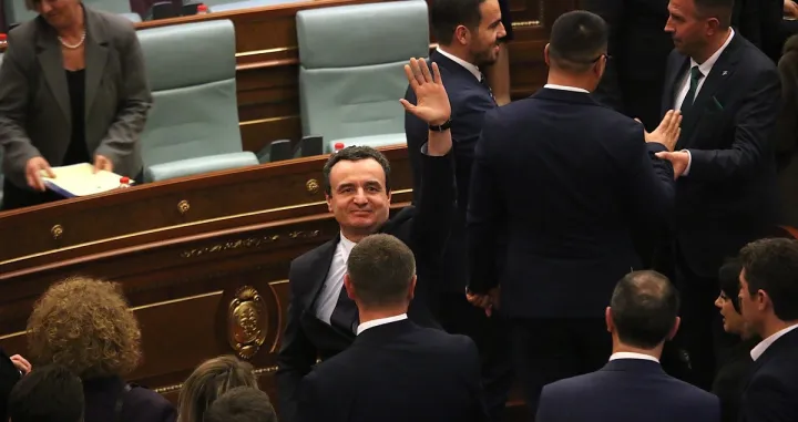 Članovi Skup&scaron;tine Kosova, većinom glasova, kasno u srijedu su odobrili novi kabinet na čelu s premijerom Albinom Kurtijem/Erkin Ke&ccedil;i