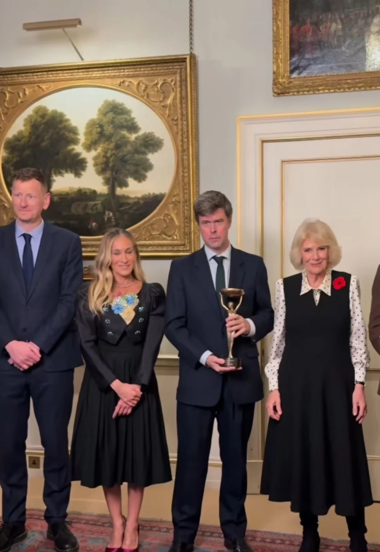 Autor David Szalay, Sarah Jessica Parker i kraljica Camilla/