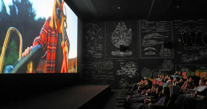 GLAVONJA STIŽE U CINESTAR 19. FEBRUARAUZ JEDINSTVENI "VODIČ ZA MUĆKANJE GLAVOM"/Vladimira Spindler