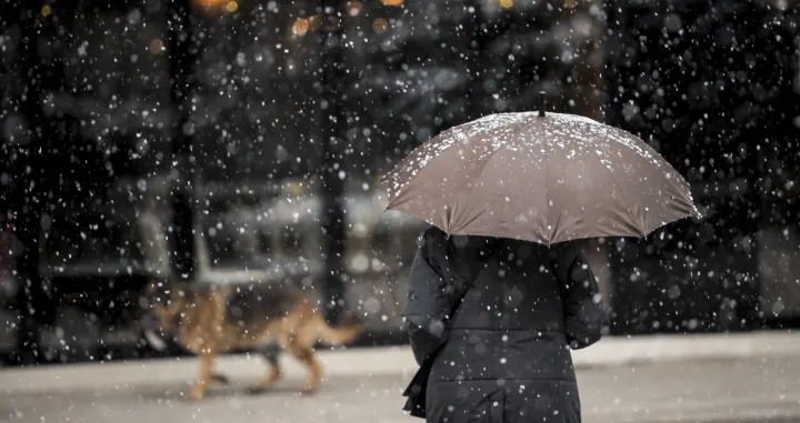 Sarajevo, BiH - 08. januar 2021:Danas u Bosni i Hercegovini oblačno vrijeme. &Scaron;irom zemlje će padati susnježica ili snijeg, s tim &scaron;to će u nizinama negdje padati i ki&scaron;a. (Samır Jordamovıc - Anadolu Agency)/Samır Jordamovıc
