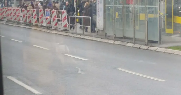 Tramvajska stanica, tramvajsko stajali&scaron;te, Zemaljski muzej, nesreća, tramvaj, jutro poslije nesreće/Čitatelj