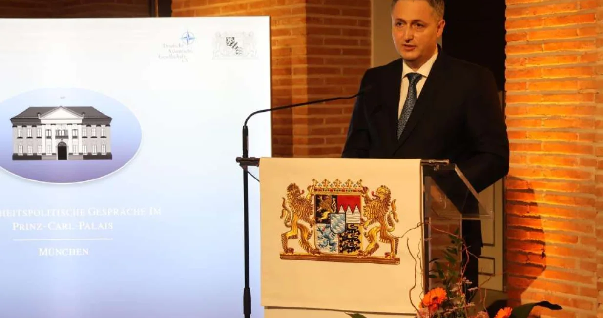 Član Predsjedni&scaron;tva BiH Denis Bećirović održao je uvodni govor na skupu posvećenom pitanjima evropske i transatlantske sigurnosti, uoči otvaranja Minhenske sigurnosne konferencijeFoto: Kabinet člana Predsjedni&scaron;tva BiH Denisa Bećirovića/