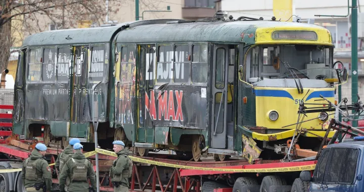 Tramvaj u krugu grasa/Senad Gubelić