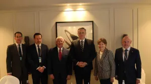 Denis Bećirović s delegacijom Senata SAD, koju su činili senatori Roger Wicker, Jeanne Shaheen, James Himes, Chris Murphy, Mark Kelly i Ruben Gallego, u Minhenu//