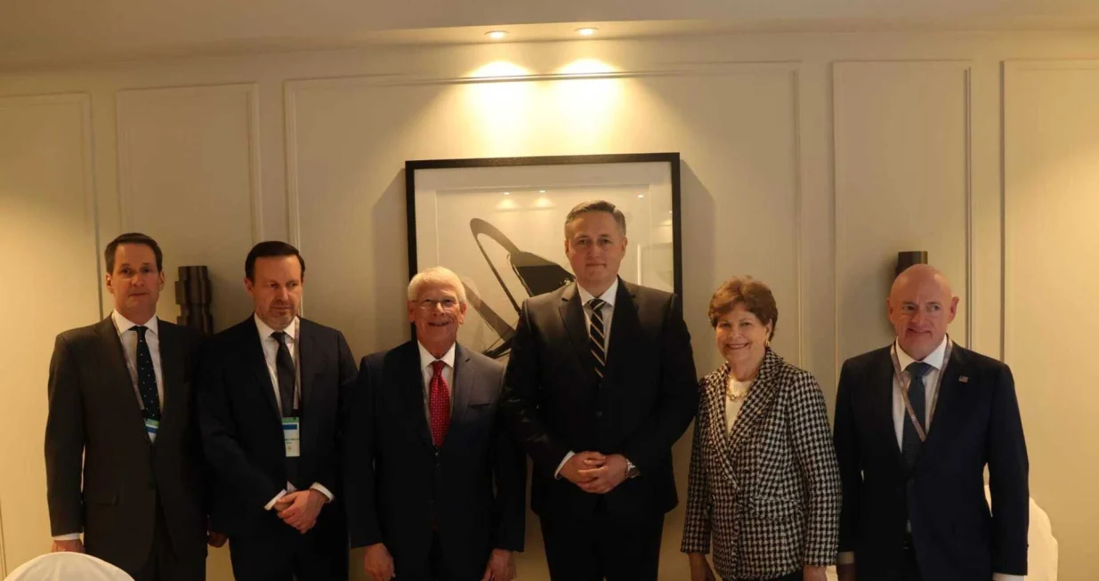 Denis Bećirović s delegacijom Senata SAD, koju su činili senatori Roger Wicker, Jeanne Shaheen, James Himes, Chris Murphy, Mark Kelly i Ruben Gallego, u Minhenu//
