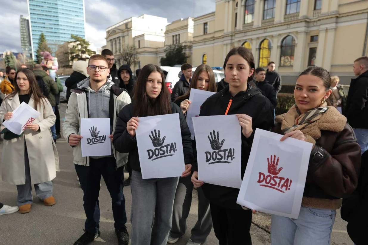 Sarajevo ponovo na ulici: počelo okupljanje zbog smrti Erdoana Morankića, građani traže odgovornost institucija/Senad Gubelić