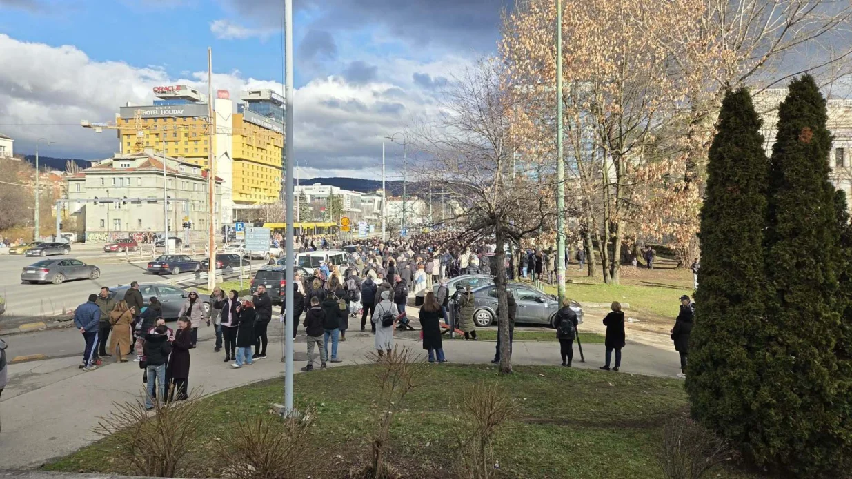 Sarajevo ponovo na ulici: počelo okupljanje zbog smrti Erdoana Morankića, građani traže odgovornost institucija/Nedim Fetahović
