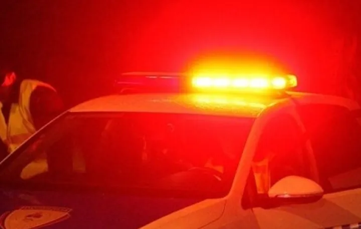 MUP RS, policijsko auto, policajac, noć/