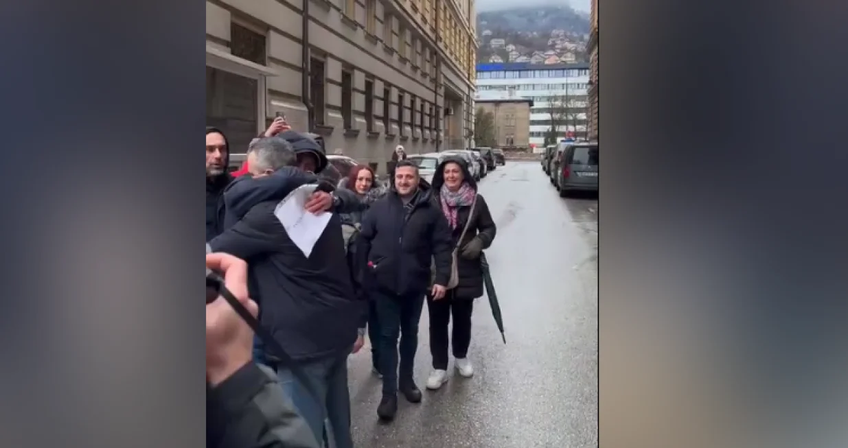 Odbijen pritvor Adnanu Kasapoviću, vozač iza&scaron;ao na slobodu i dočekan aplauzom/Screenshot