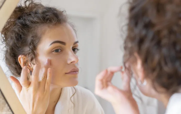 Suh zrak &scaron;kodi na&scaron;oj koži/Djevojka, Lice, Koža, Njega Lica, Koža Lica, Suha Koža