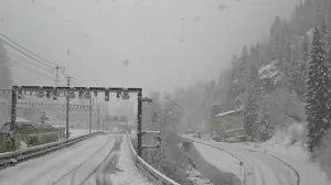 Voz iskočio iz tračnica/Printscreen//