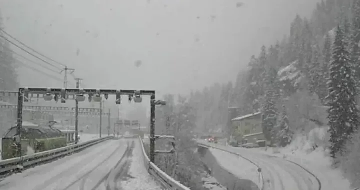 Voz iskočio iz tračnica/Printscreen//