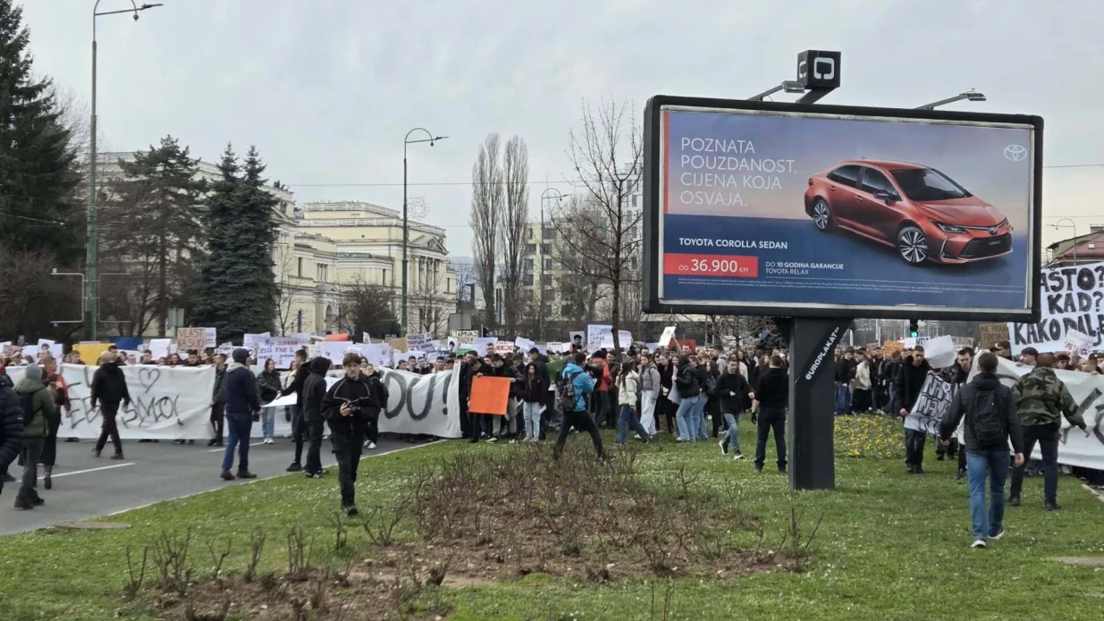 Kolona ide ka Marijin Dvoru/Nedim Fetahović