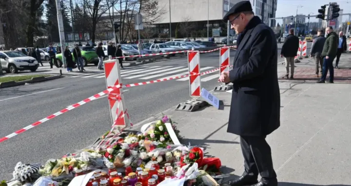 Christian Schmidt, visoki predstavnik u BiH, odao počast stradalom mladiću Erdoanu Morankiću, tramvajska nesreća, Sarajevo. Zemaljski muzej/Ohr