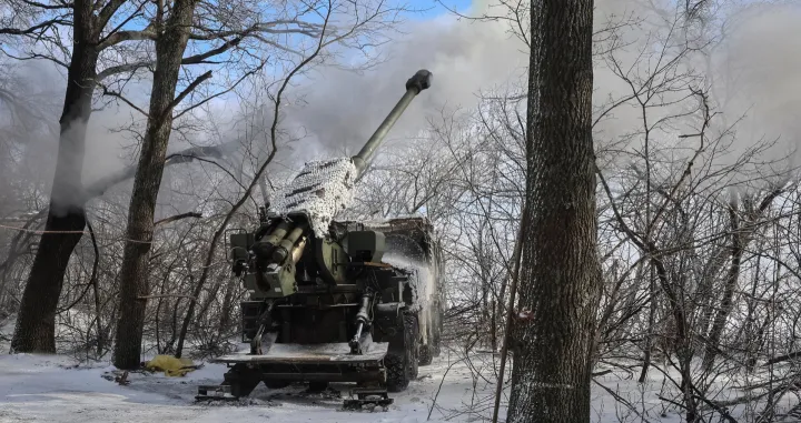 Service members of the 48th Separate Artillery Brigade of the Ukrainian Armed Forces fire a 2S22 Bohdana self-propelled howitzer towards Russian troops near a front line, amid Russia's attack on Ukraine, in Kharkiv region, Ukraine February 9, 2026. REUTERS/Vyacheslav Madiyevskyy/Vyacheslav Madiyevskyy
