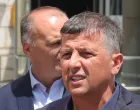 Lider Liste za pravdu i red Neboj&scaron;a Vukanović pres ispred zgrade Delegacije Evropske unije u Bosni i Hercegovini/Senad Gubelić