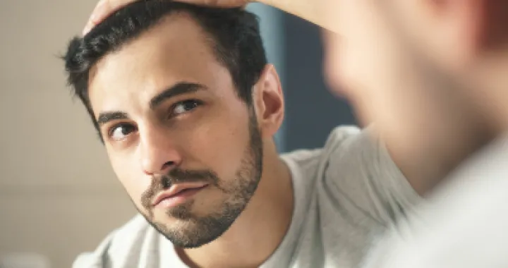 Jedna od posljedica infekcije COVID-19 može biti i gubitak kose?/Ilustracija/