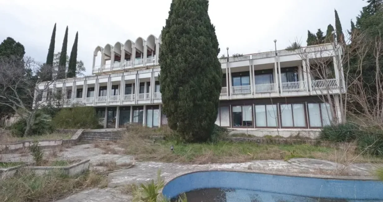 Titova vila, Lovćenka, Meljine u Herceg Novom/Reddit