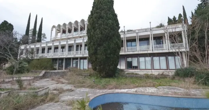 Titova vila, Lovćenka, Meljine u Herceg Novom/Reddit