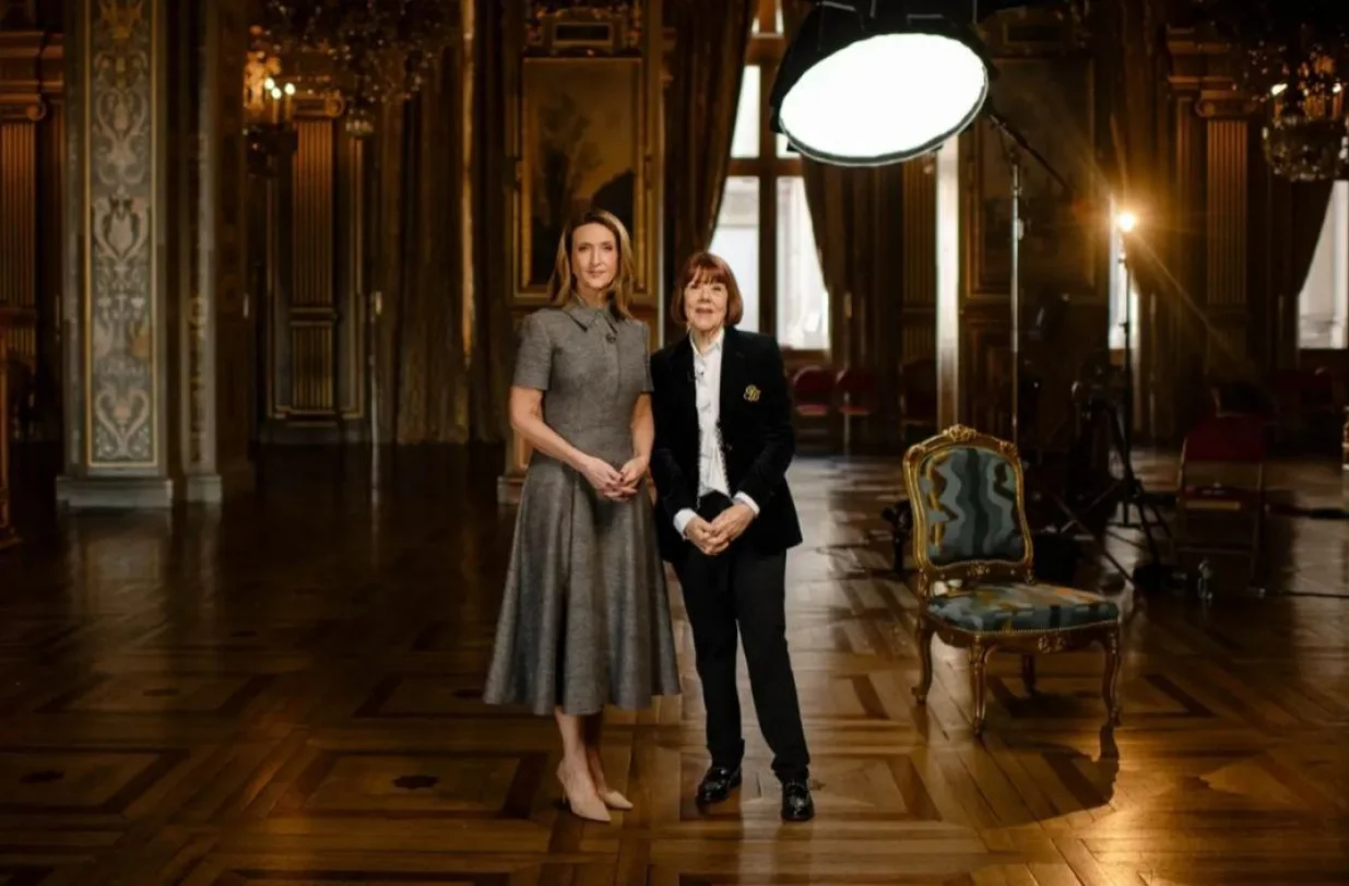 U pari&scaron;koj Vijećnici za intervju za TV Velike Britanije/