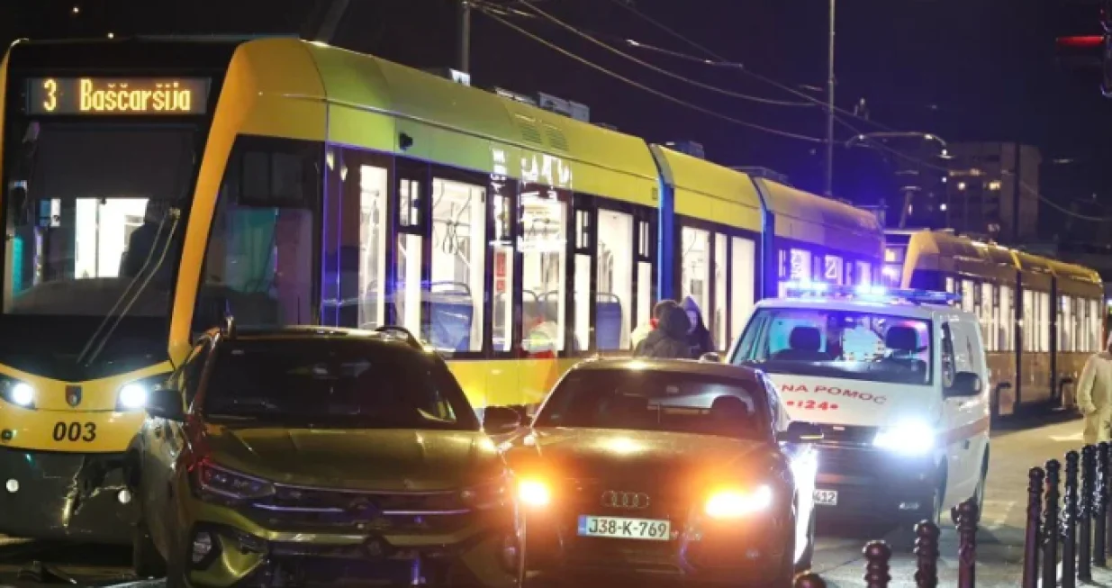 Saobraćajna nesreća, Sarajevo, tramvaj, automobili/Klix.ba