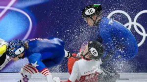 Milano Cortina 2026 Olympics - Short Track Speed Skating - Women's 1500m - Quarterfinals - Milano Ice Skating Arena, Milan, Italy - February 20, 2026. Kristen Santos-Griswold of United States, Kamila Sellier of Poland and Arianna Fontana of Italy fall during the Women's 1500m Quarterfinal 6 REUTERS/Claudia Greco/Foto: Claudia Greco