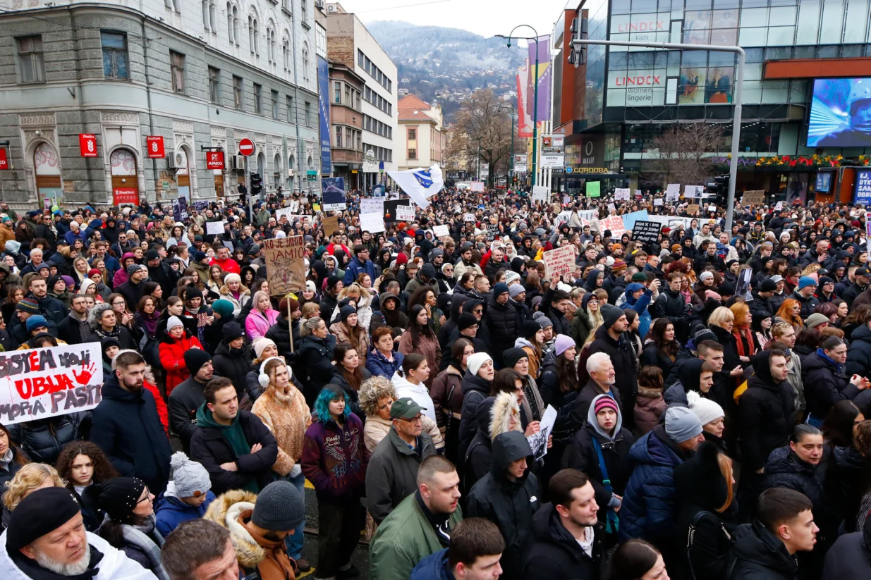 Protest u Sarajevu, obraćanje prisutnim, BBI, tramvajska nesreća/Damir Deljo