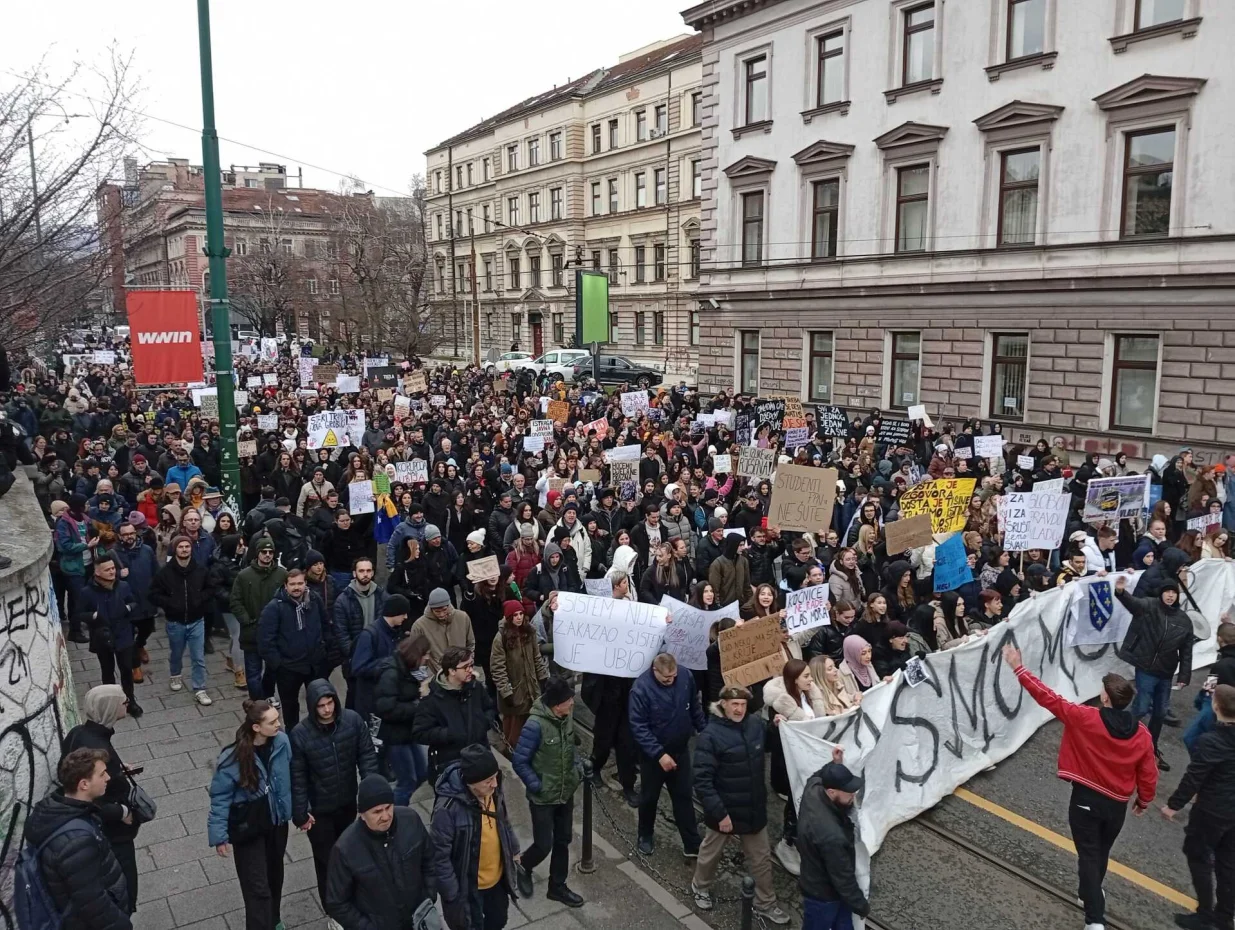Protest u Sarajevu, demonstranti, park Hastahana/Amir Papić