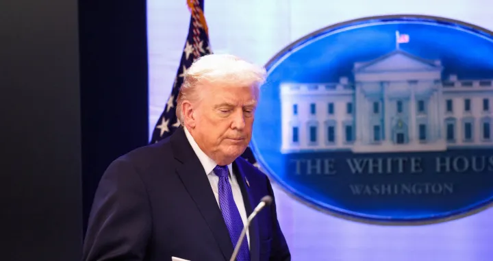 U.S. President Donald Trump arrives for a press briefing at the White House, following the Supreme Court's ruling that Trump had exceeded his authority when he imposed tariffs, in Washington, D.C., U.S., February 20, 2026. REUTERS/Kevin Lamarque REFILE - CORRECTING MONTH/Kevin Lamarque