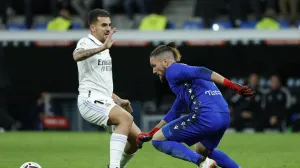 epa10298979 Real Madrid's Dani Ceballos (L) vies for the ball with Cadiz CF´s goalkeeper Jeremias Ledesma (R) during the Spanish LaLiga soccer match between Real Madrid and Cadiz, in Madrid, Spain, 10 November 2022. EPA/Juanjo Martin/Foto: Juanjo Martin