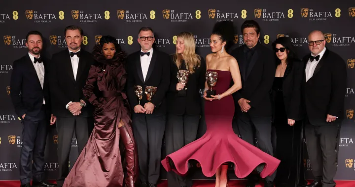 Director Paul Thomas Anderson, editor Andy Jurgensen, producer Sara Murphy, Cassandra Kulukundis, cinematographer Michael Bauman and cast members Leonardo DiCaprio, Benicio Del Toro, Teyana Taylor, Chase Infiniti pose with the awards for Best Film Award, Director Award, Adapted Screenplay Award and Cinematography Award for 'One Battle After Another' at the 2026 British Academy of Film and Television Awards (BAFTA) at the Royal Festival Hall in the Southbank Centre, London, Britain, February 22, 2026. REUTERS/Suzanne Plunkett  TPX IMAGES OF THE DAY/Suzanne Plunkett