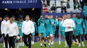 epa09980859 Dani Ceballos (C-L) and Karim Benzema (C-R) of Real Madrid attend the team's training session at Stade de France in Saint-Denis, near Paris, France, 27 May 2022. Real Madrid will face Liverpool FC in their UEFA Champions League final on 28 May 2022. EPA/YOAN VALAT/Foto: Yoan Valat