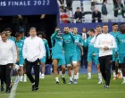 epa09980859 Dani Ceballos (C-L) and Karim Benzema (C-R) of Real Madrid attend the team's training session at Stade de France in Saint-Denis, near Paris, France, 27 May 2022. Real Madrid will face Liverpool FC in their UEFA Champions League final on 28 May 2022. EPA/YOAN VALAT/Foto: Yoan Valat