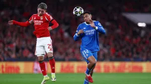 Soccer Football - UEFA Champions League - Play Off - First Leg - Benfica v Real Madrid - Estadio da Luz, Lisbon, Portugal - February 17, 2026 Real Madrid's Trent Alexander-Arnold in action with Benfica's Gianluca Prestianni REUTERS/Rodrigo Antunes/Foto: Rodrigo Antunes
