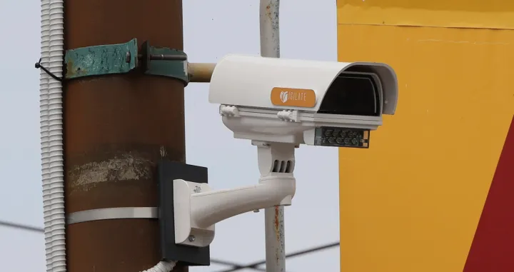 Sarajevo - postavljene nove nadzorne kamere koje automatski bilježe vozila parkirana na autobuskim trolejbuskim stajali&scaron;tima/Senad Gubelić