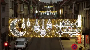 Belgijski Gent prvi put osvijetlio ulice za ramazan- Gent je prvi belgijski grad koji je postavio svečana ramazanska svjetla duž glavnih trgovačkih ulica, a sve to finansiraju lokalni trgovci/Dursun Aydemir