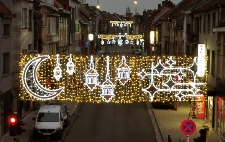 Belgijski Gent prvi put osvijetlio ulice za ramazan- Gent je prvi belgijski grad koji je postavio svečana ramazanska svjetla duž glavnih trgovačkih ulica, a sve to finansiraju lokalni trgovci/Dursun Aydemir