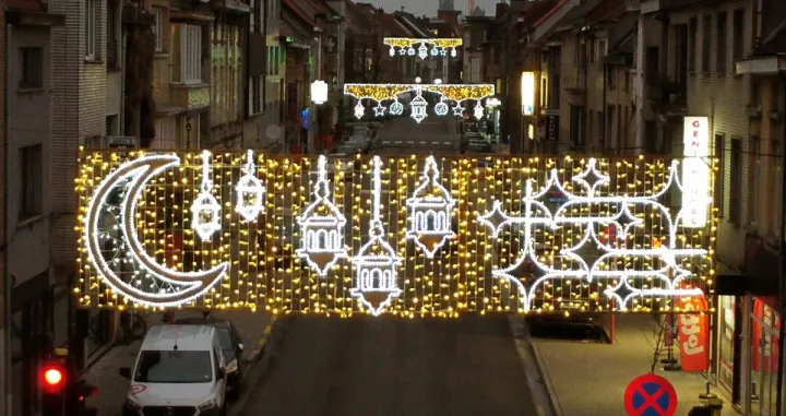 Belgijski Gent prvi put osvijetlio ulice za ramazan- Gent je prvi belgijski grad koji je postavio svečana ramazanska svjetla duž glavnih trgovačkih ulica, a sve to finansiraju lokalni trgovci/Dursun Aydemir