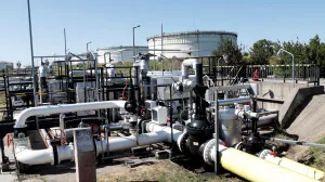 FILE PHOTO: The Druzhba oil pipeline between Hungary and Russia is seen at the Hungarian MOL Group's Danube Refinery in Szazhalombatta, Hungary, May 18, 2022. Picture taken May 18, 2022. REUTERS/Bernadett Szabo//File Photo/Bernadett Szabo