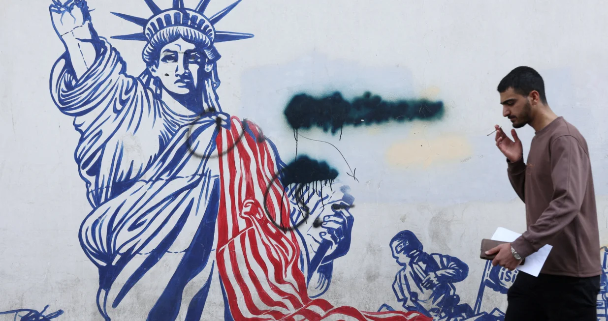 A man walks past a mural depicting a damaged Statue of Liberty, on a street in Tehran, Iran, February 26, 2026. Majid Asgaripour/WANA (West Asia News Agency) via REUTERS ATTENTION EDITORS - THIS PICTURE WAS PROVIDED BY A THIRD PARTY  TPX IMAGES OF THE DAY/Majid Asgaripour