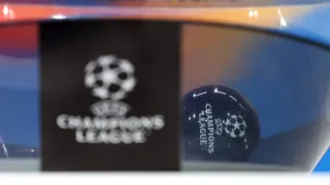 Soccer Football - UEFA Champions League - Draw for Round of 16, Quarter Finals, Semi Finals & Final - UEFA Headquarters, Nyon, Switzerland - February 27, 2026 General view of a ball before the draw REUTERS/Pierre Albouy/Foto: Pierre Albouy