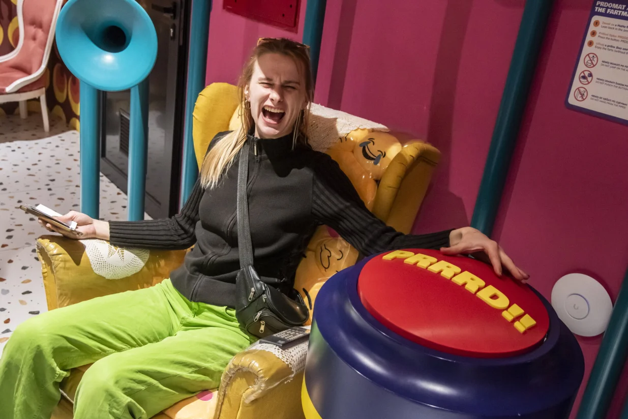 Muzej smijeha tj. Hahaha house Zagreb.Na fotografiji: reakcija Klare Carevski na zvukove raznog prdenja./Darko Tomas